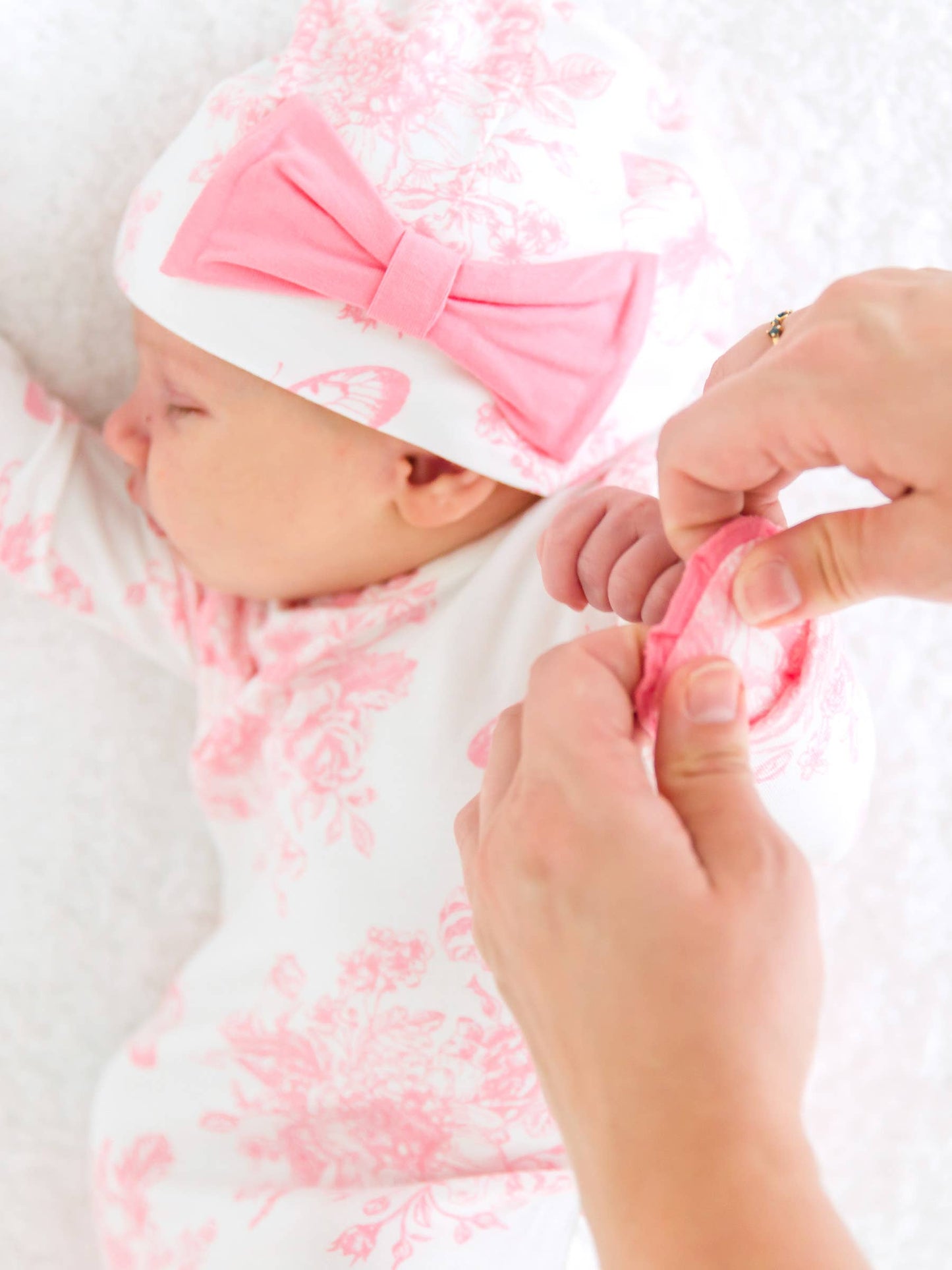 Baby Girls Pink Butterfly Garden Toile Bamboo Viscose Knotted Ruffle Gown & Hat Set: White / Newborn-3m